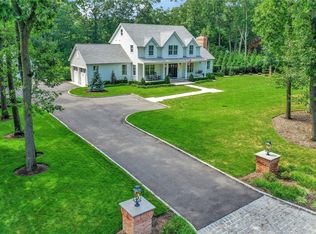 16 Deerfield Dr, Wading River, NY 11792