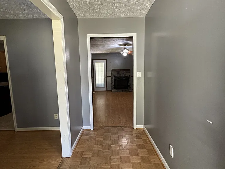 204 Cobblestone Ct — Photo 3