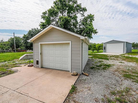 3rd image of 2878 SE 13th Ter