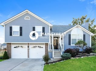 421 Hamilton Ln, Grain Valley, MO 64029