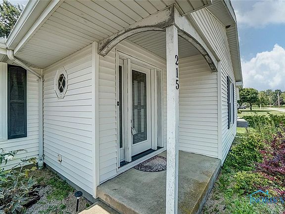 4th image of 215 Earl St