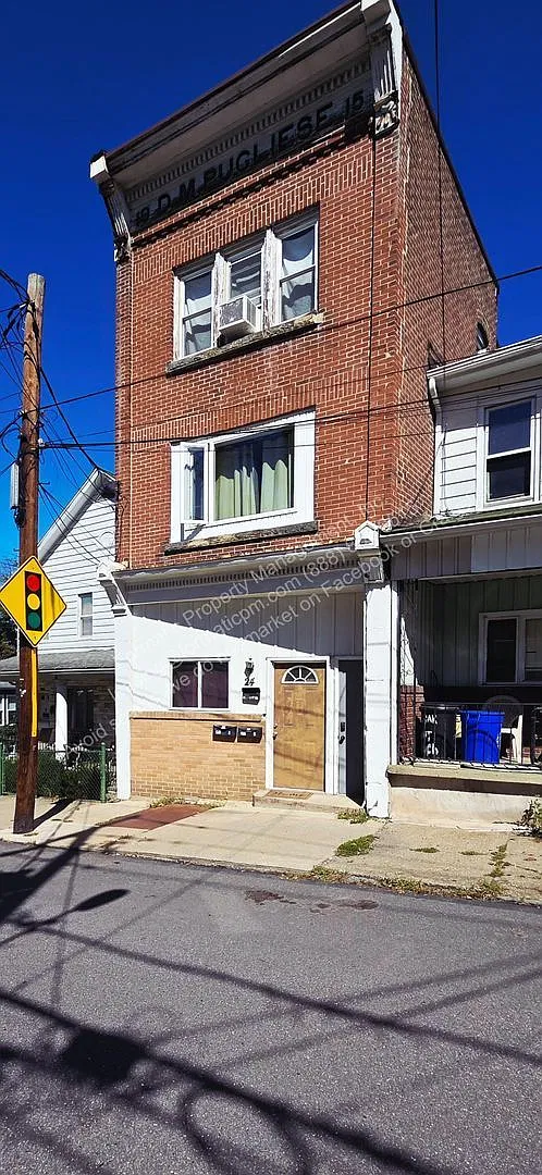2 bed, 1.0 bath, $1,195 — Photo 1