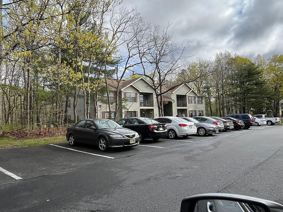 2nd image of 50 Sussex Pl #50