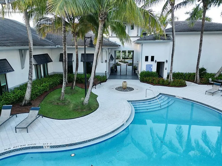 The Hamptons at Palm Beach Gardens Apartments — Photo 27