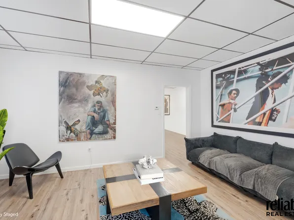 2347 61st Street image 2 of 6