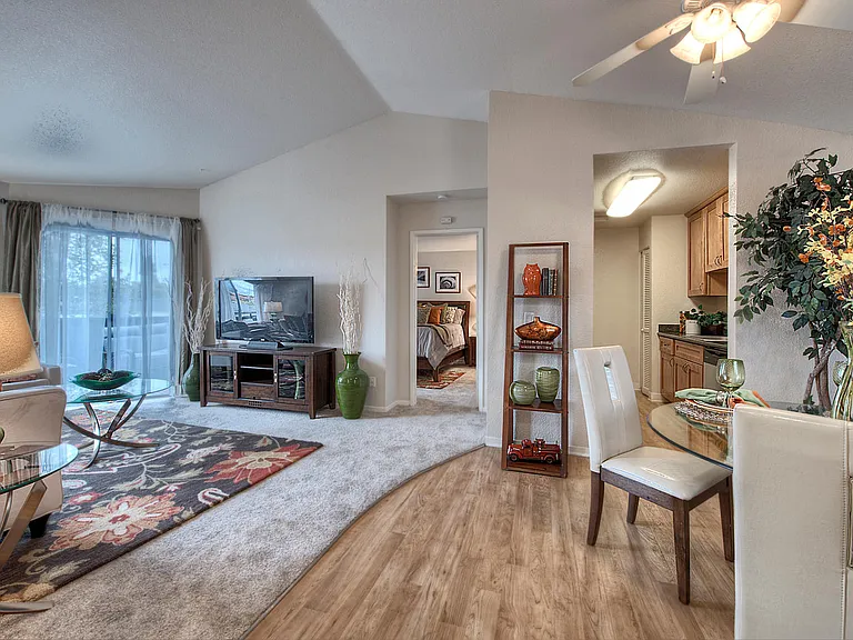Regency Square Apartments — Photo 2