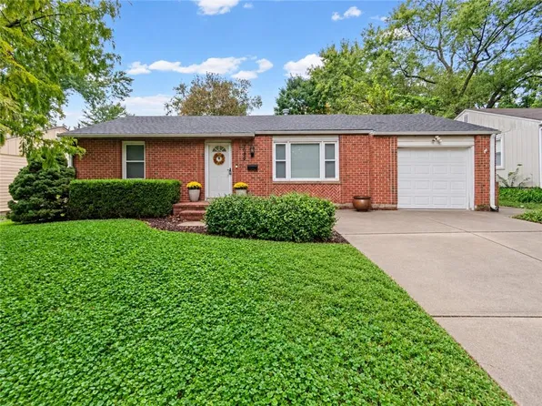 7022 Beverly St, Overland Park, KS 66204