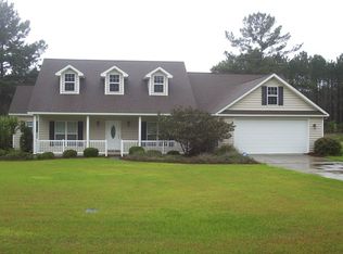 686 Pineneedle Dr, Douglas, GA 31535