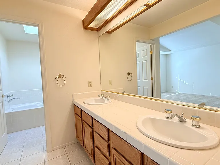 1126 Vista Pointe Cir — Photo 29