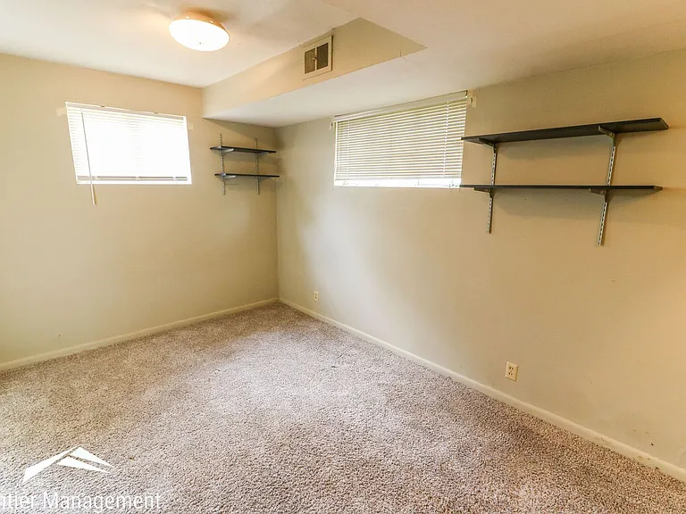 1425 Harry Rd — Photo 17