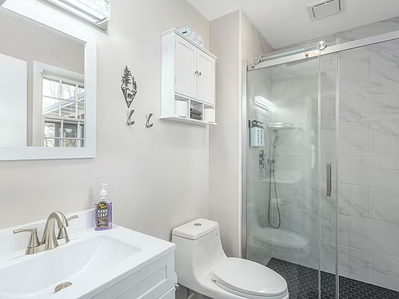 3rd image of 3 Fieldcrest Cir