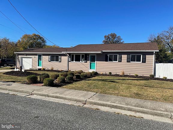 3rd image of 95 Lincoln Dr
