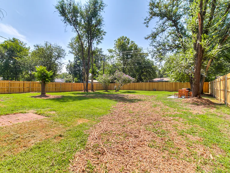 1222 W Boyd St — Photo 22