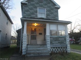 60 Elm St, Struthers, OH 44471