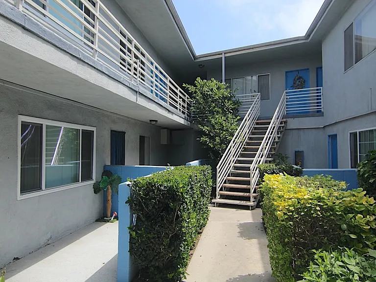Redondo Beach Blvd — Photo 37