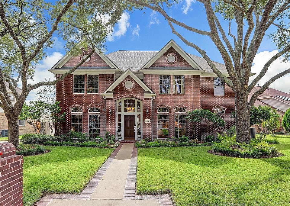 CUSTOM BUILT, you instantly see recognize the majesty and architectural detail of this gorgeous home. Soaring Palladian window at entry reveals the gorgeous foyer chandelier, stunning floor to ceiling halfmoon transom windows spanning the entire fron