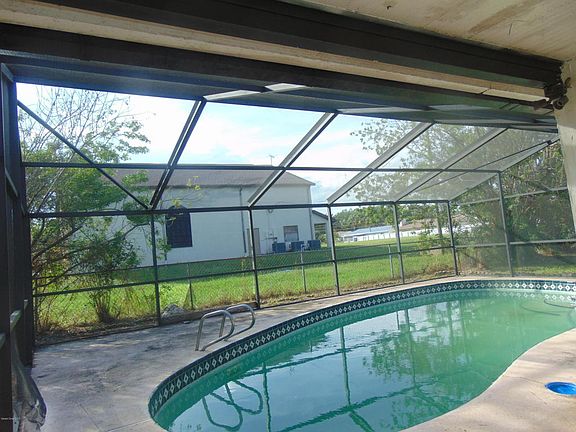3rd image of 1815 Dogwood Dr