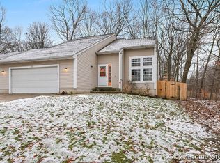 818 Summertime Ave SE, Kentwood, MI 49508