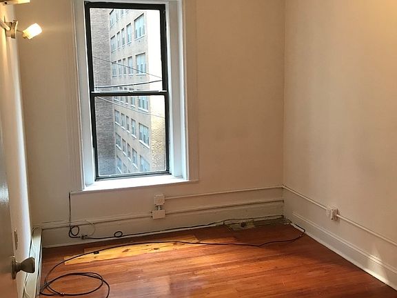 4th image of 64 E 34th St