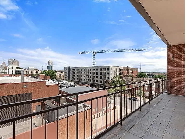 851 W 4th St #20 — Photo 7