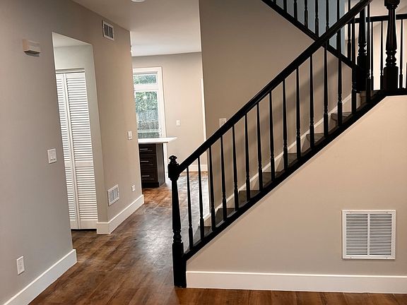 4th image of 625 Edward Dr