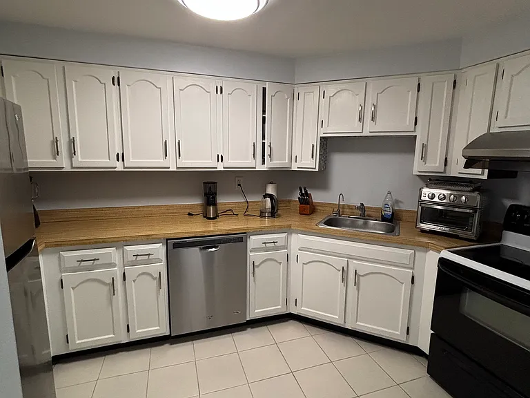 640 Harmon Cove Tower #640 — Photo 6