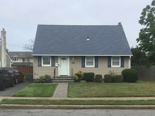 2031 Paddock Rd, Seaford, NY 11783