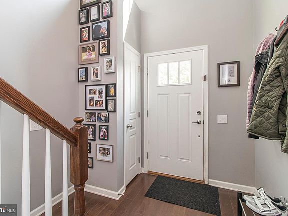 4th image of 16 Clement Ct