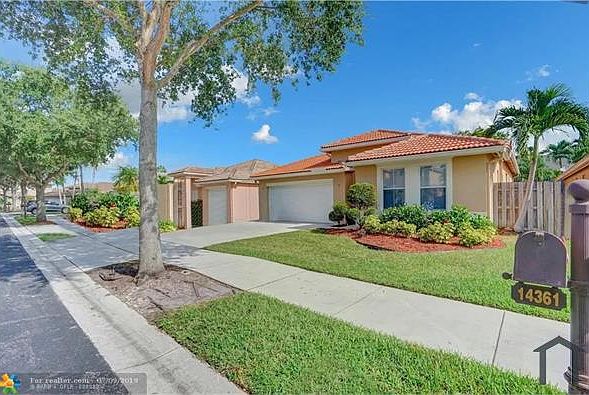 1st image of 14361 N Royal Cove Cir