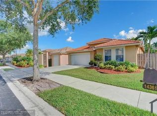 14361 N Royal Cove Cir, Davie, FL 33325
