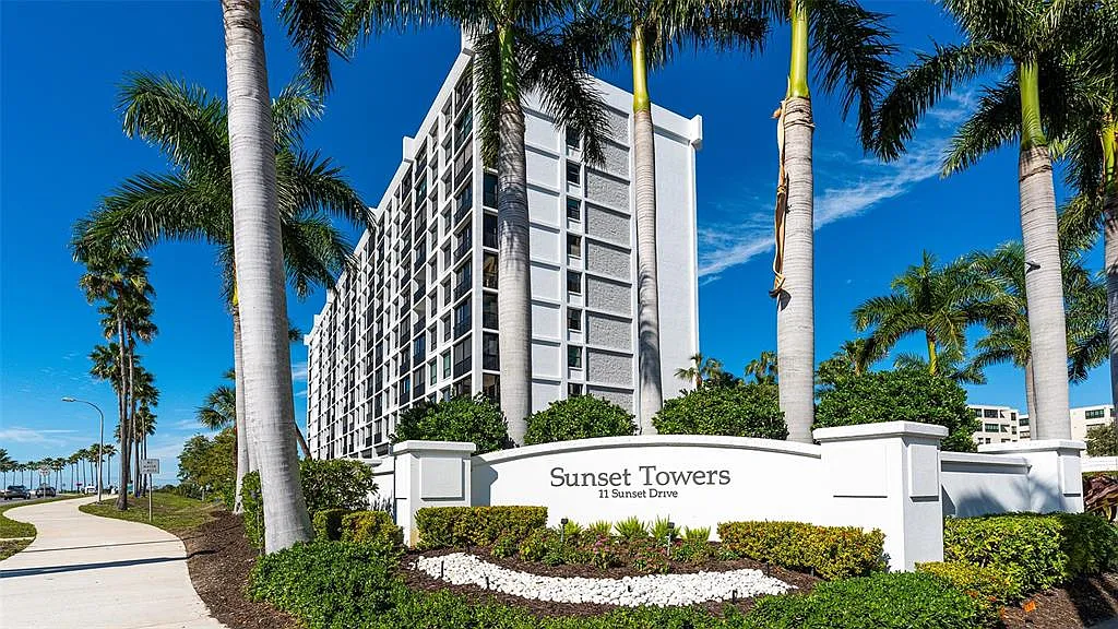 2 bed, 2.0 bath, 1389 sqft, $5,750 — Photo 2