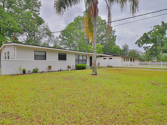 4th image of 2429 W Lourdes Dr