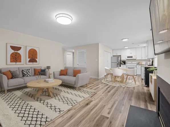 811 Renshaw Ct, Cary, NC 27518