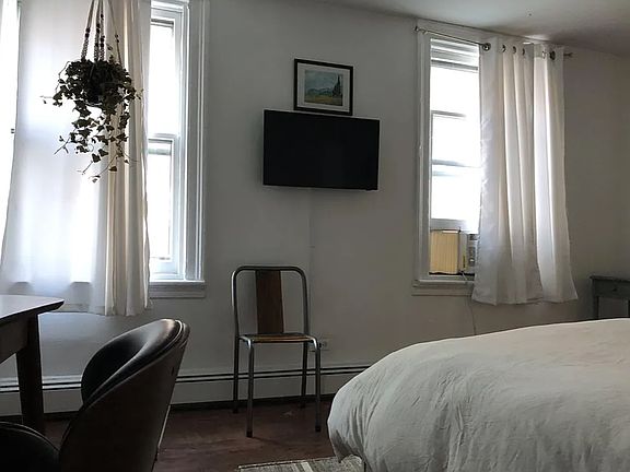 5th image of 130 10th Ave APT 3