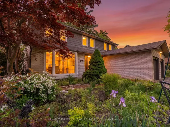 1033 Fair Birch Dr, Mississauga, ON L5H 1M4