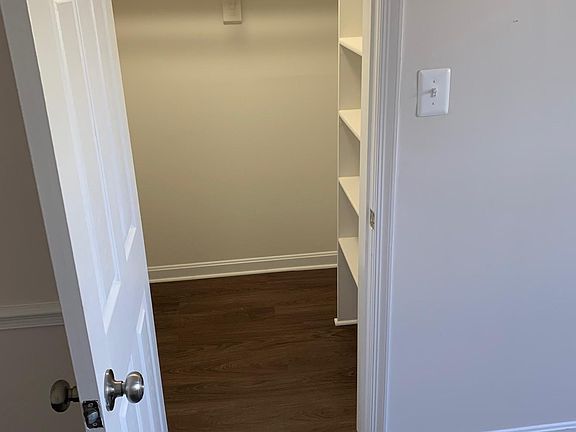 3rd image of 1800 Queens Ln #4197