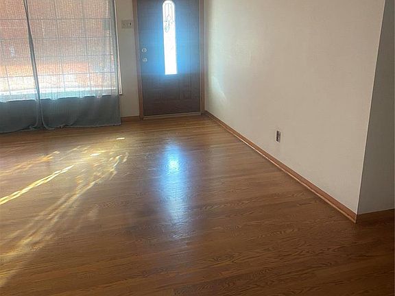2nd image of 1909 Shardell Dr