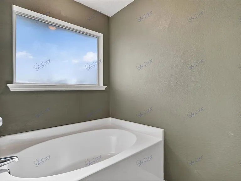 549 Dylan Ct — Photo 16