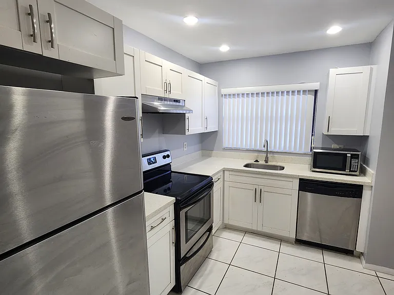 1504 NW 89th Ter #1 — Photo 3