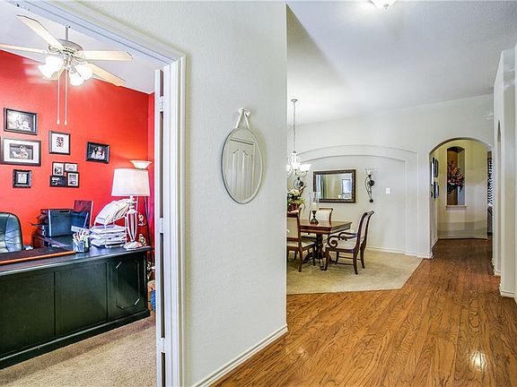 4th image of 12733 Creamello Ave