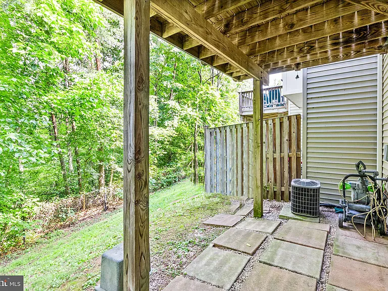 10032 Moxleys Ford Ln — Photo 39