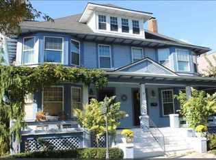 1027 Lakepointe St APT 2, Grosse Pointe Park, MI 48230
