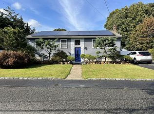 104 19th St, Wading River, NY 11792