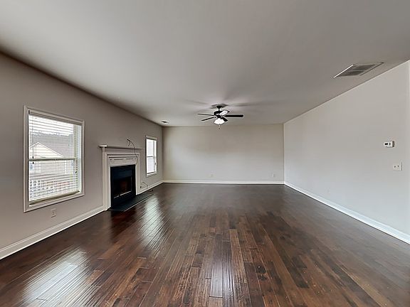 3rd image of 355 Autumn Bluff Dr