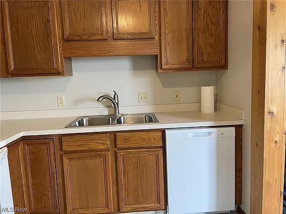 5th image of 876 Quinebaug Ct