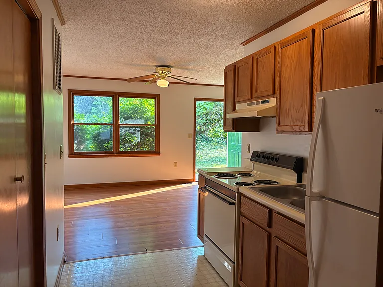 812 E Maple St #2 — Photo 5