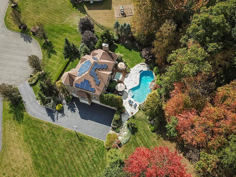 24 Charnwood Dr — Photo 33