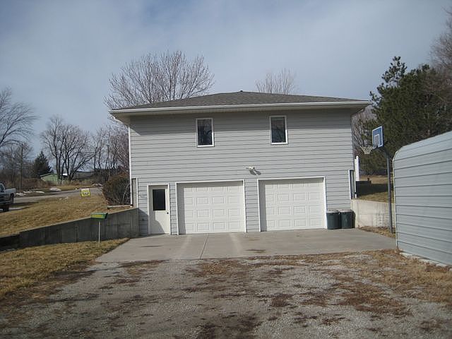 2nd image of 112 2nd St