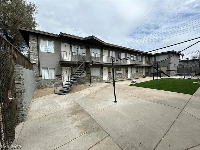 2626 Lynnwood St #2 — Photo 11