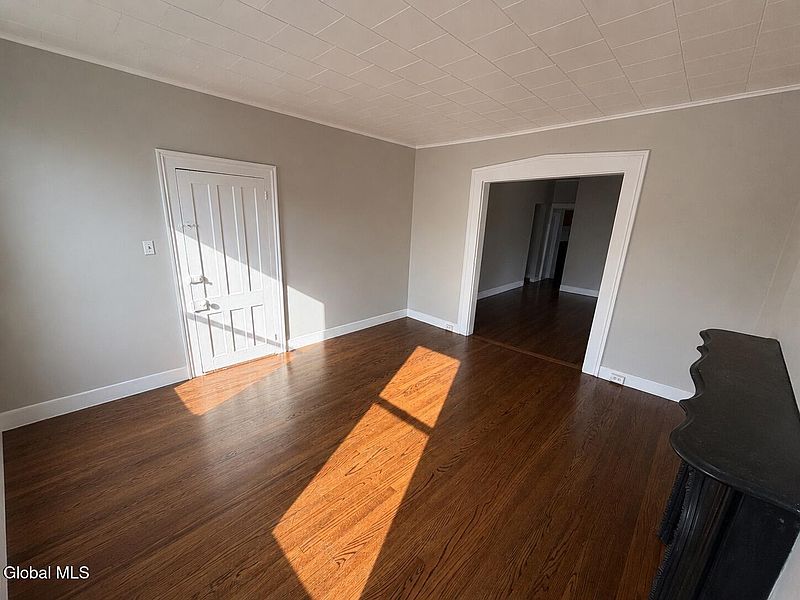 4th image of 422 4th Avenue